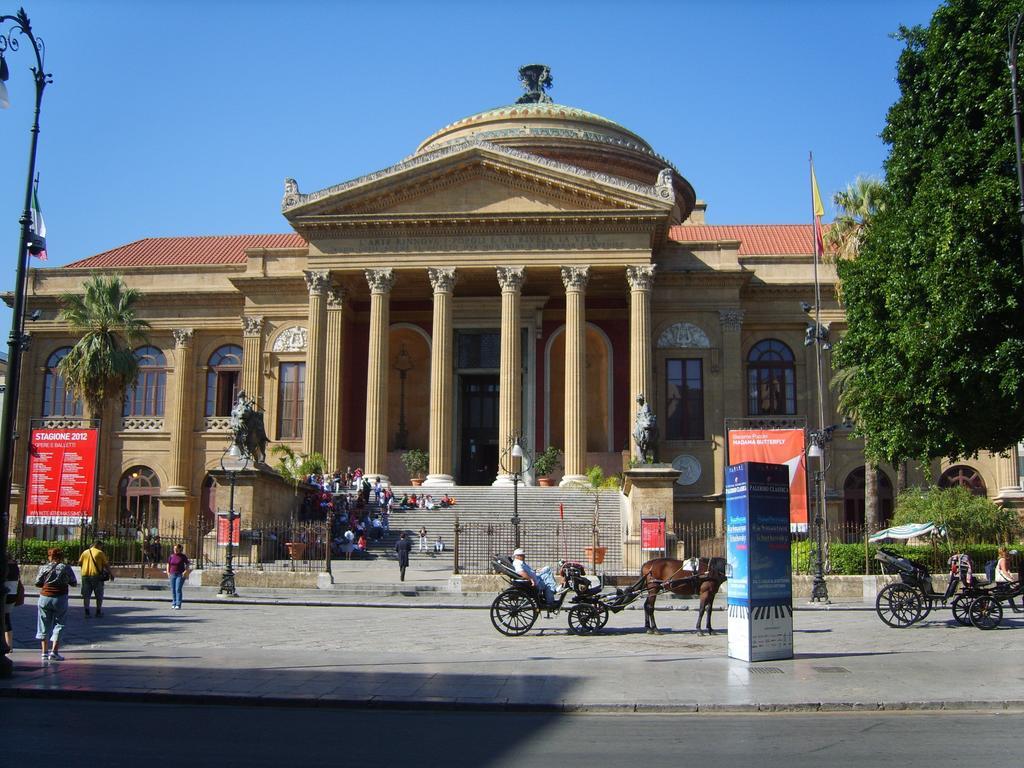 B&B Dietro Il Politeama Palermo Exterior foto