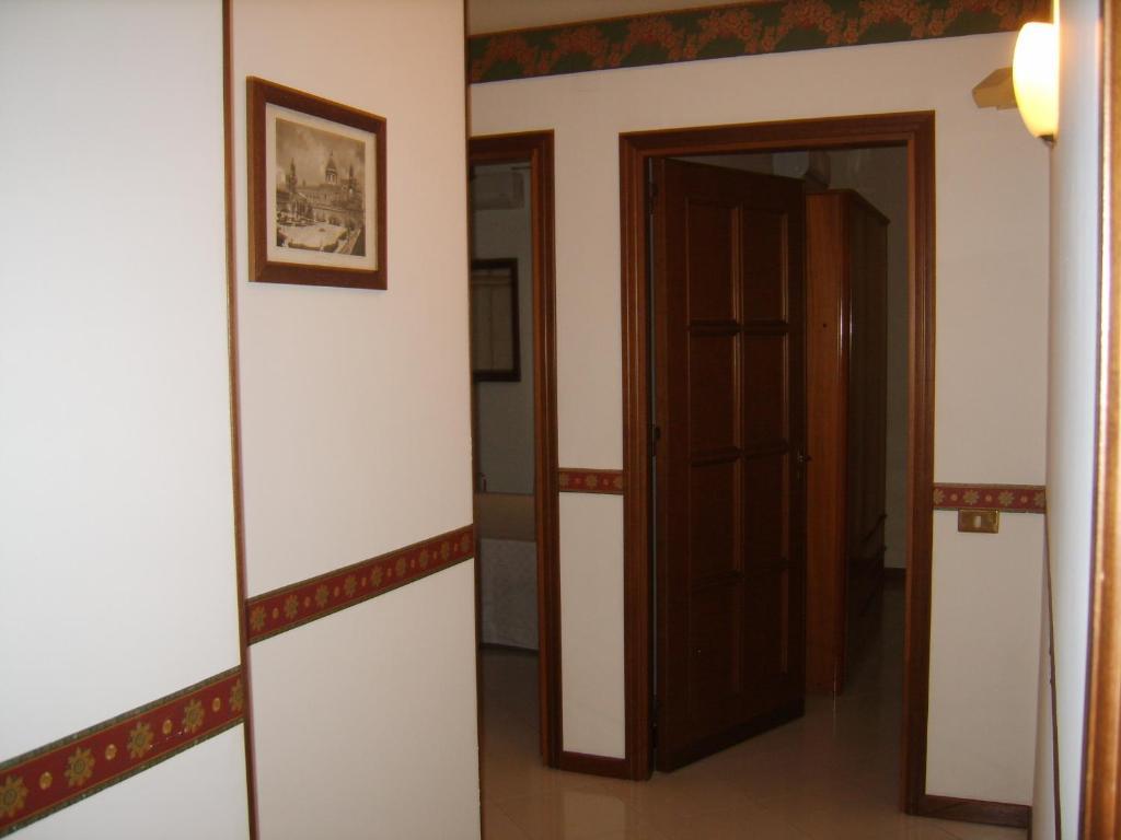 B&B Dietro Il Politeama Palermo Exterior foto