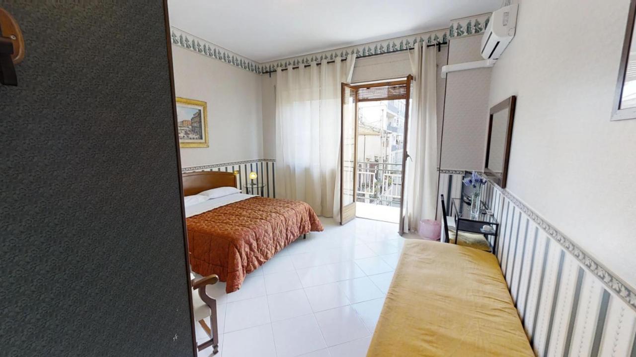 B&B Dietro Il Politeama Palermo Exterior foto