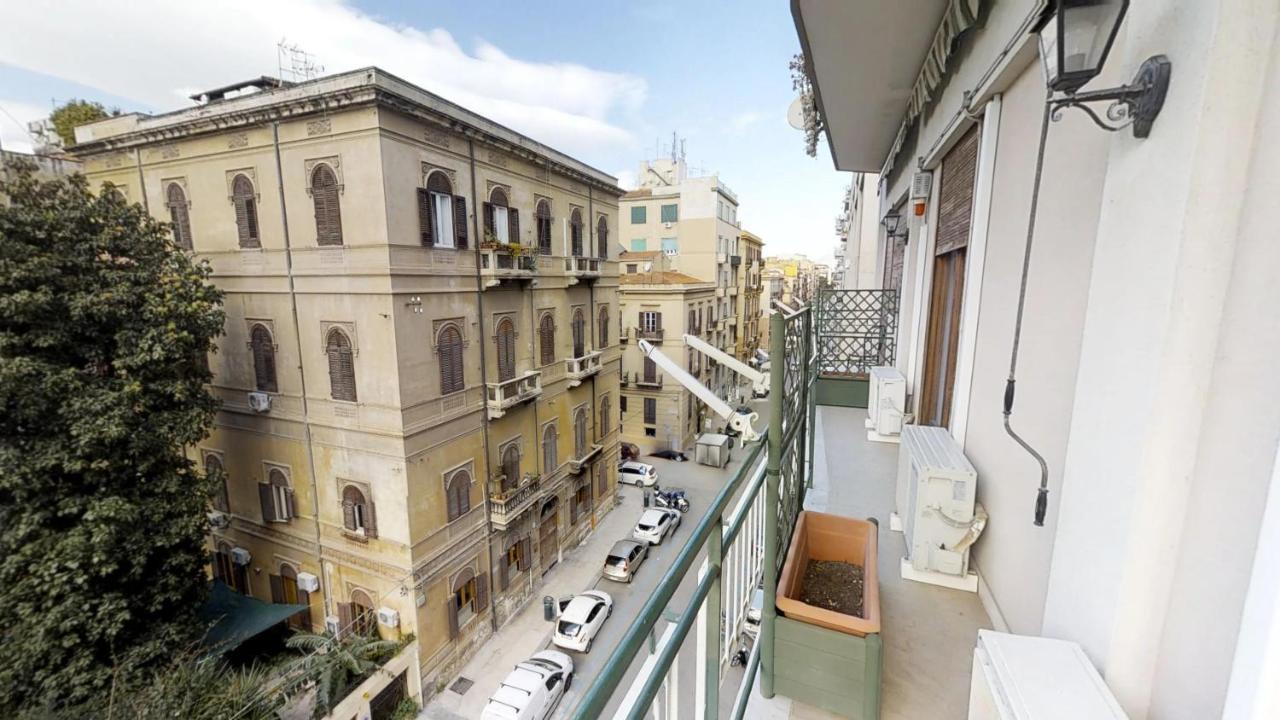 B&B Dietro Il Politeama Palermo Exterior foto